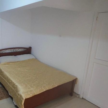 Private Bedroom Paphos Central Bagian luar foto