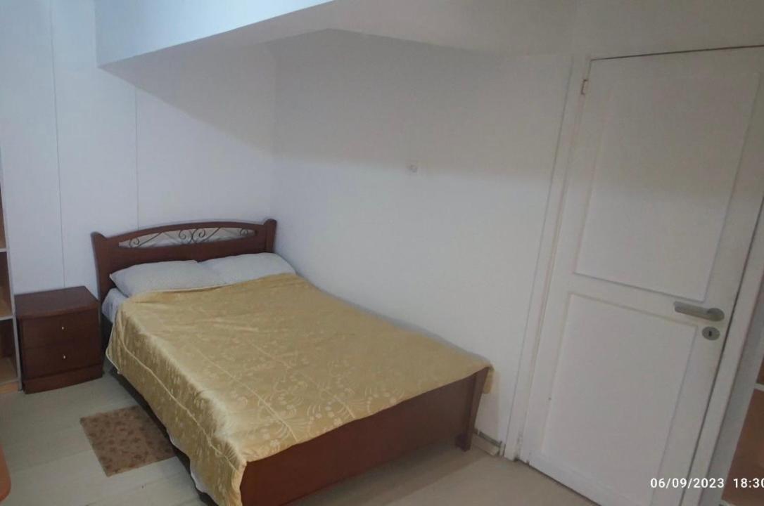 Private Bedroom Paphos Central Bagian luar foto