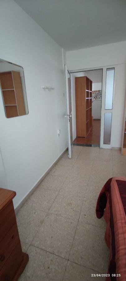 Private Bedroom Paphos Central Bagian luar foto